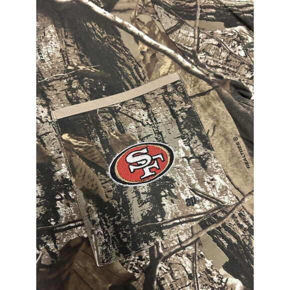 Real Tree 49ers Camo Scrub Top Mens Small - Picture 3 of 5